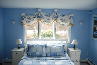 Bedroom - coastal bedroom idea in Boston