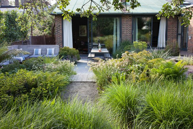 A garden for a Midcentury house and design lovers