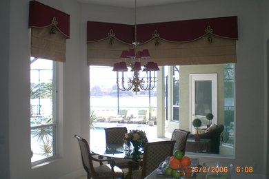 Dining room - traditional dining room idea in Tampa