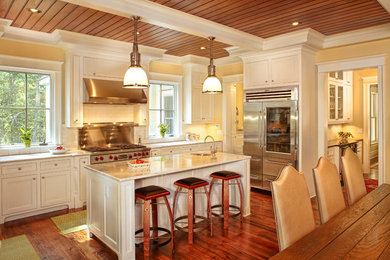 Kitchen - traditional kitchen idea in Atlanta