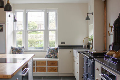 Kitchen - mid-sized traditional kitchen idea in Devon