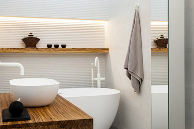 Example of a mountain style bathroom design in Los Angeles
