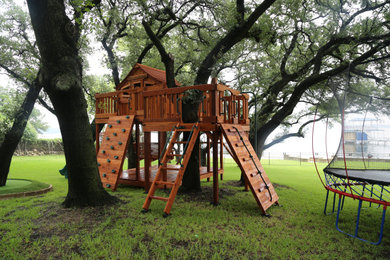 Design ideas for a rustic kids' bedroom in Dallas.