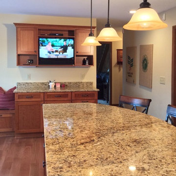 Casual Transitional Kitchen in Worthington