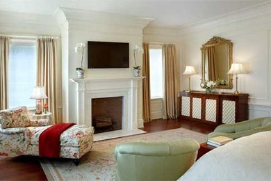 Example of a classic bedroom design in Milwaukee
