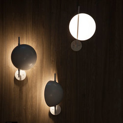 Superluna Wall Lamp by Oluce - Wall Sconces