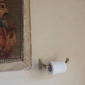 Toilet paper roll holder