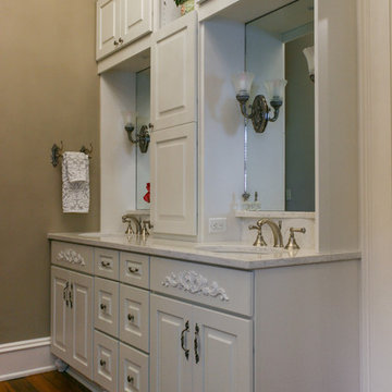 Jones Street Traditional Bathroom