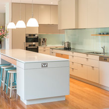 Modern Kitchen Cabinets & Pulls