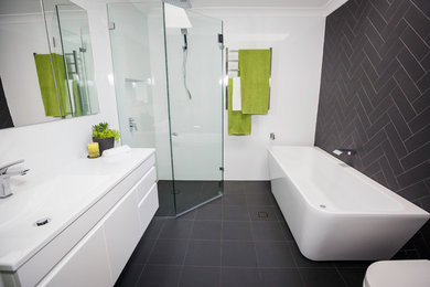 Inspiration for a contemporary bathroom in Central Coast.