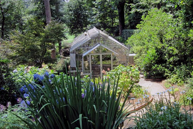 This is an example of a traditional garden in Atlanta.