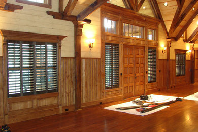 Elegant entryway photo in Atlanta