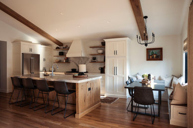 Example of a classic kitchen design in Chicago