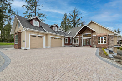 Traditional exterior home idea in Vancouver