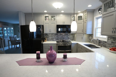 Trendy kitchen photo in Cleveland