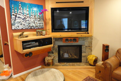 Arts and crafts living room photo in Vancouver