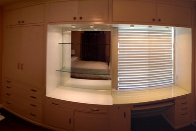 Example of a trendy home office design in Los Angeles