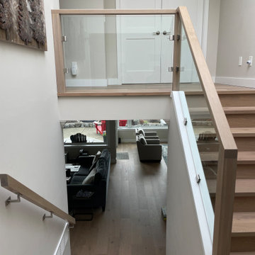 Seamless and consistent posts and top rail with side clamps