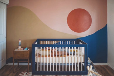 フェニックスにある北欧スタイルのおしゃれな赤ちゃん部屋の写真
