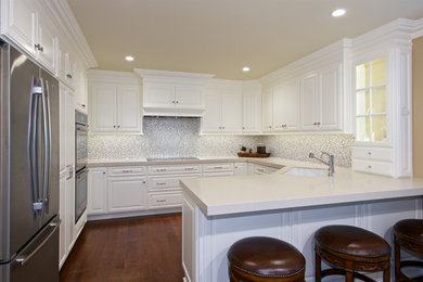Example of a kitchen design in San Diego