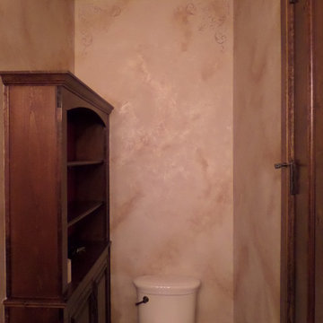Multicolored metallic plaster with embossed pattern