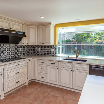 TRADITIONAL STYLE KITCHEN