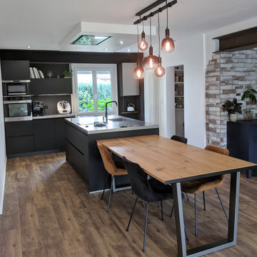 Rénovation cuisine noir et inox - 12 m²