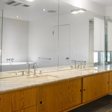 Contemporary Santa Monica Bathrooms