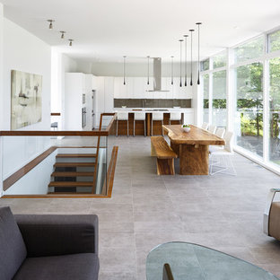 オタワのモダンスタイルのLDKの画像 (白い壁、コンクリートの床)