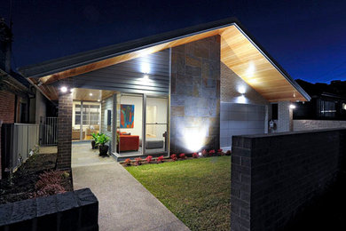 Inspiration for a contemporary home design in Newcastle - Maitland.