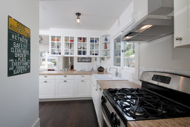 Kitchen - contemporary kitchen idea in San Diego