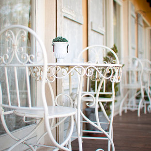 Idéer för att renovera ett mellanstort shabby chic-inspirerat hem