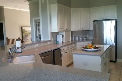 Kitchen - transitional kitchen idea in Austin