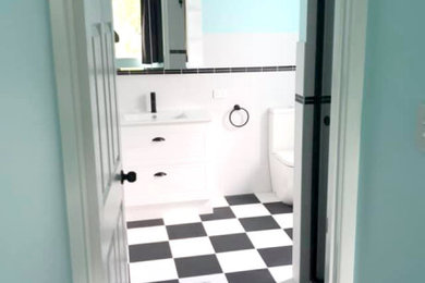 This is an example of a bathroom in Sunshine Coast.