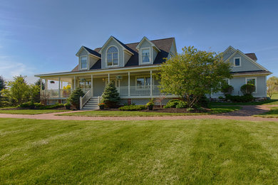 Inspiration for a large timeless home design remodel in Detroit