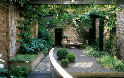 12 Enticing Courtyards and Walled Gardens
