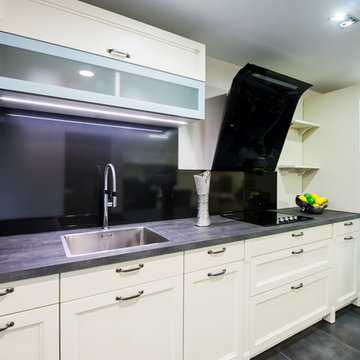 A contemporary 'country style' kitchen - our latest traditional display