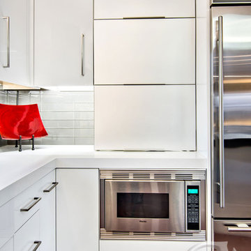 White High-Gloss Contemporary Kitchen