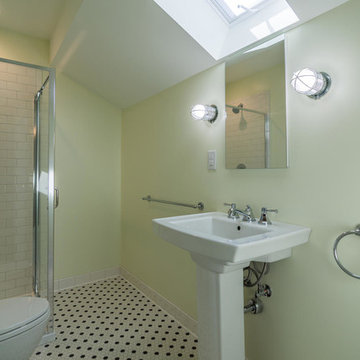 717 Upper Floor Bath