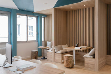 Design ideas for a contemporary home office in Lyon.