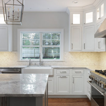 Spacious Kitchen and Breakfast Bar