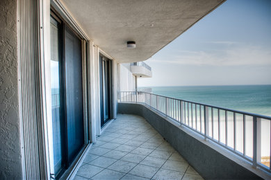 Mid-sized 1950s balcony photo