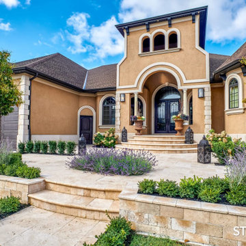 Modern Rustic Front yard, Entryway and Outdoor Pool