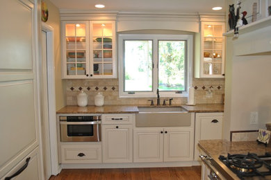 Elegant kitchen photo in New York