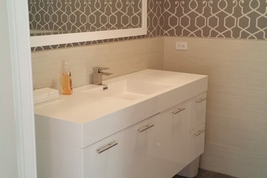 Photo of a mid-sized contemporary master bathroom in Orange County with flat-panel cabinets, white cabinets, beige walls, dark hardwood floors, an undermount sink and engineered quartz benchtops.