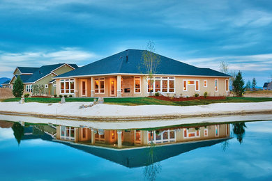 Example of a mountain style home design design in Boise