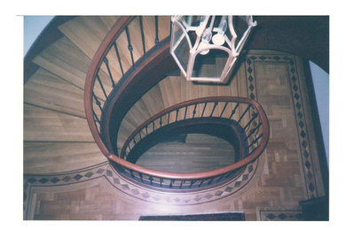 Example of an arts and crafts staircase design in San Francisco
