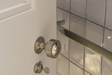 DK1017: ‘Hurleigh’ Solid Brass Door Knob with Unique Rota-Bearing Rose