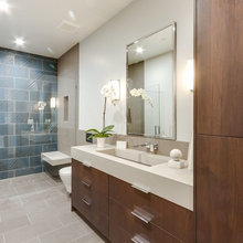 Full Bath Small Space
