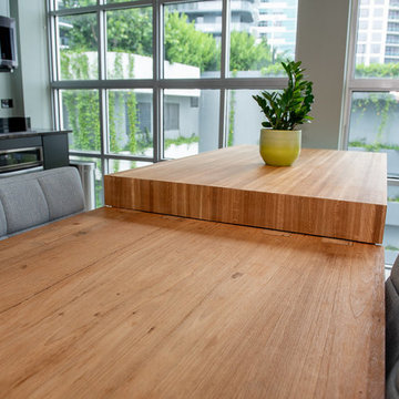 Contemporary Kitchen Remodel Done With a New Island